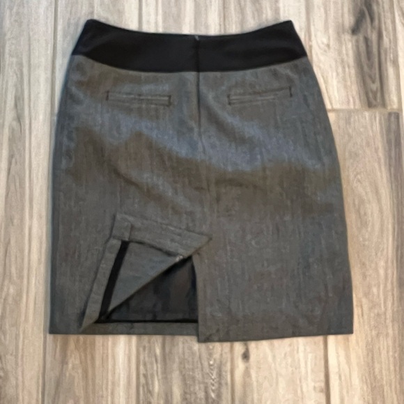 Like New Worthington Size 10 Black and White Houndstooth Skirt no signs of wear - Picture 2 of 10